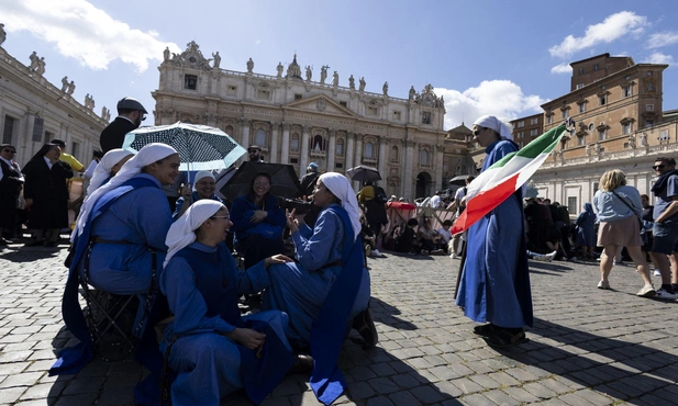 Bębny i trąby powitają nowego papieża podczas pierwszej modlitwy południowej?