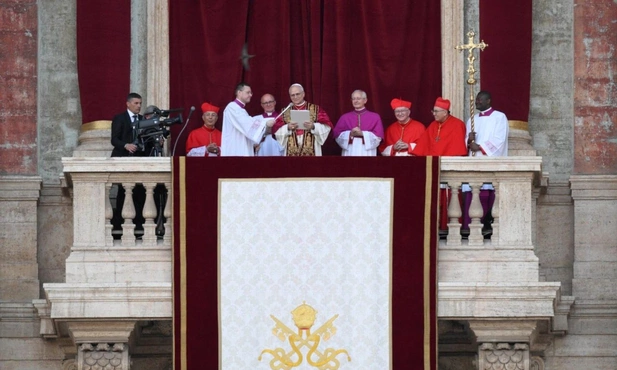 Papież Leon XIV udzielił błogosławieństwa Urbi et Orbi