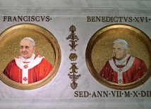 Leon XIV wcale nie musi naśladować swoich poprzedników