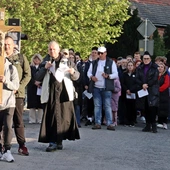 Śladem kapliczek parafialnych nocą - pierwsza taka pielgrzymka