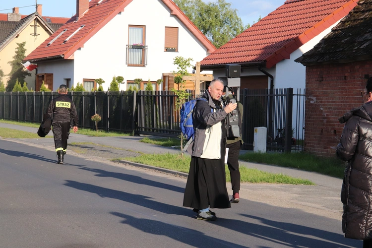 I Nocna Pielgrzymka Śladami Kapliczek w parafii w Powidzku