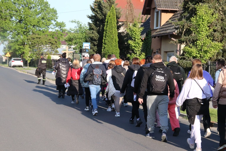 I Nocna Pielgrzymka Śladami Kapliczek w parafii w Powidzku