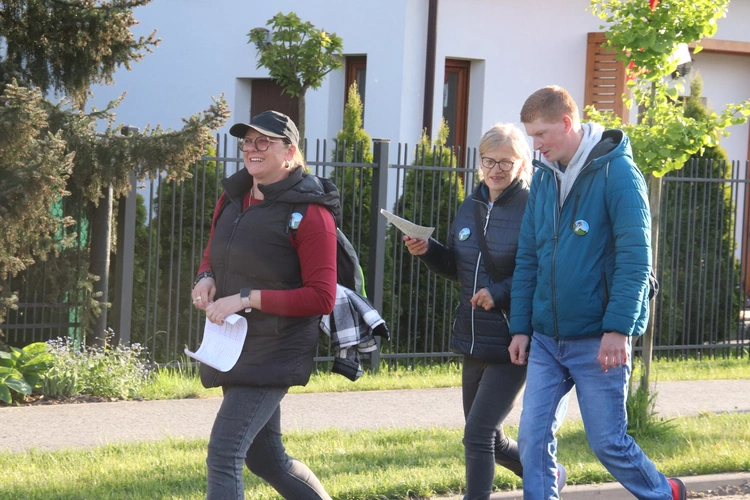 I Nocna Pielgrzymka Śladami Kapliczek w parafii w Powidzku