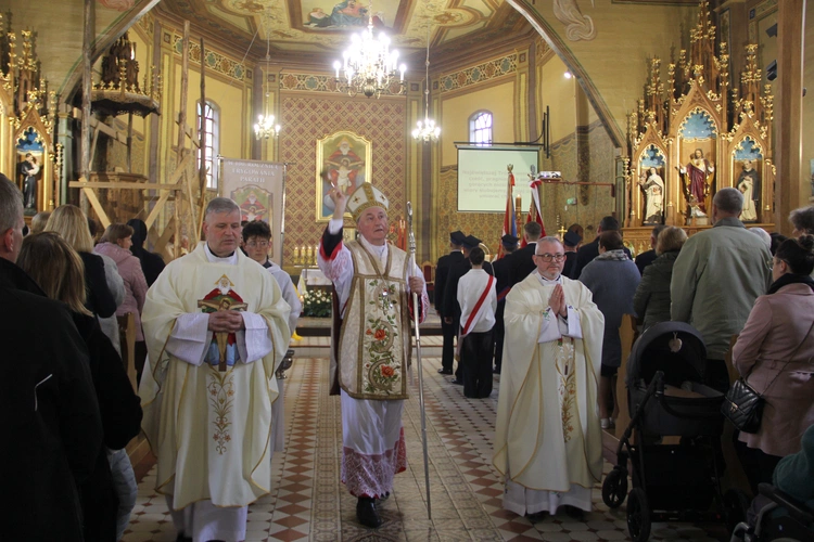 Bp Andrzej Jeż świętował z machowską parafią jej 100-lecie istnienia
