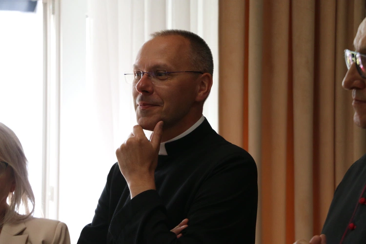 Stara Wrona. Msza św. i poświęcenie figury Matki Bożej z Zakładzie Opiekuńczo-Leczniczym