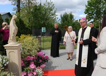 Stara Wrona. Msza św. i poświęcenie figury Matki Bożej z Zakładzie Opiekuńczo-Leczniczym