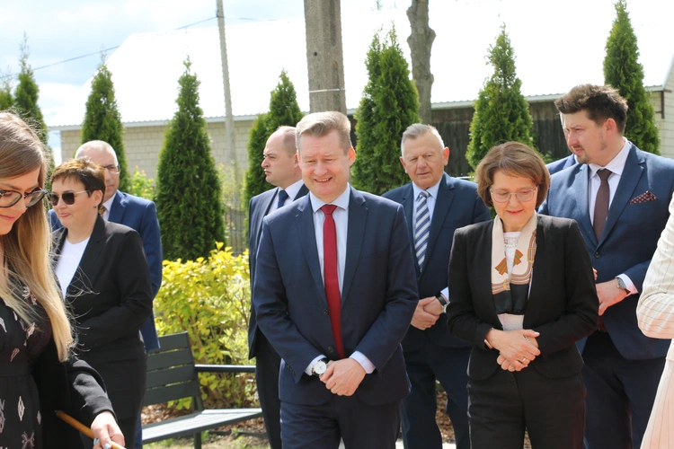 Stara Wrona. Msza św. i poświęcenie figury Matki Bożej z Zakładzie Opiekuńczo-Leczniczym