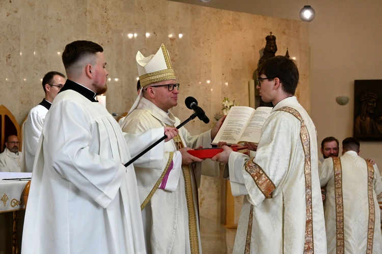 Święcenia diakonatu