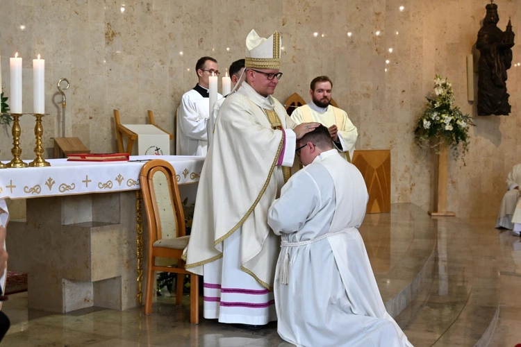 Święcenia diakonatu