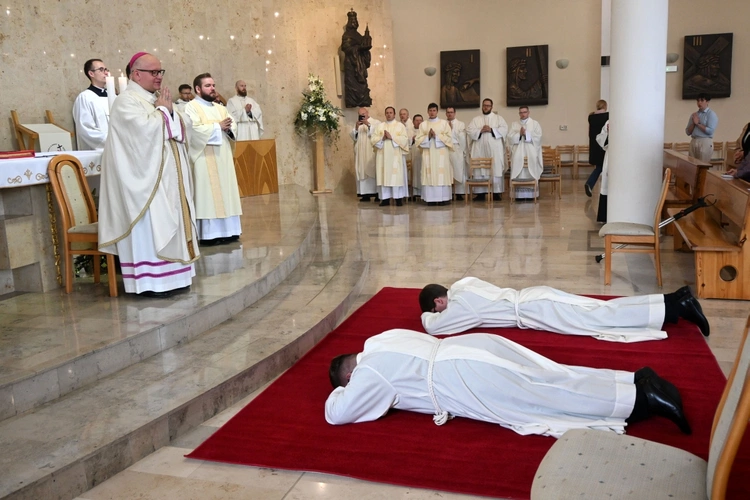 Święcenia diakonatu