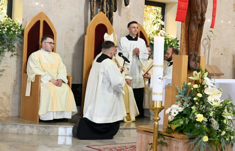 Święcenia diakonatu