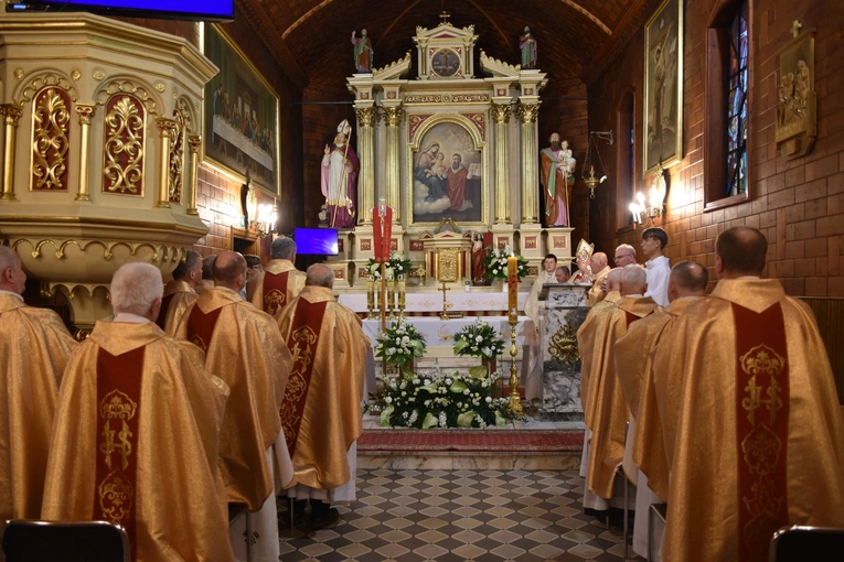 Jamy - 100 lat parafii