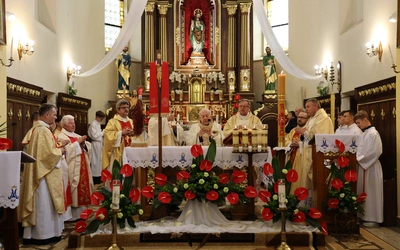 Wola Baranowska. Parafia żywej wiary i wspólnoty - 100 lat istnienia