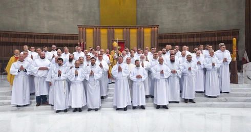 Nadzwyczajni szafarze Komunii św.