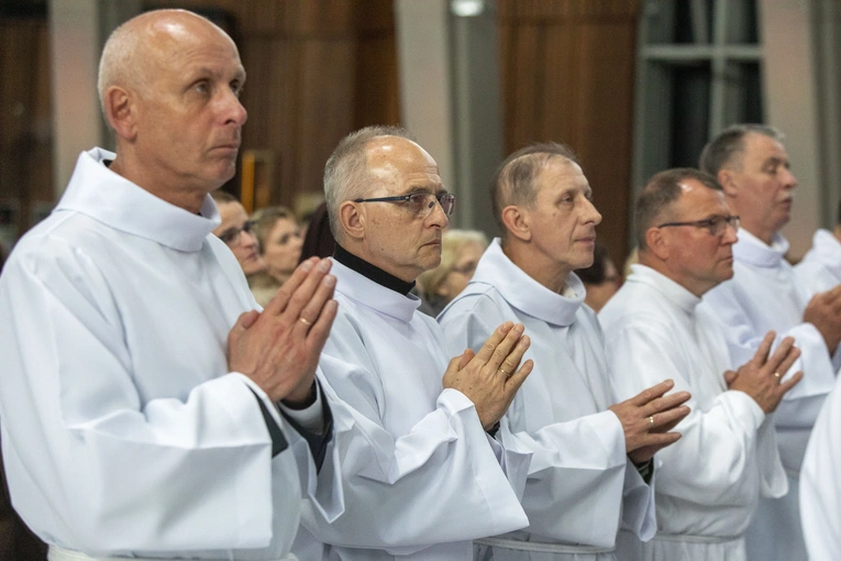 72 nowych nadzwyczajnych szafarzy Komunii św.