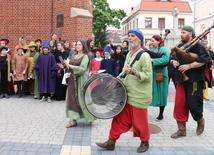 Orszak przeszedł od fary na Rynek.