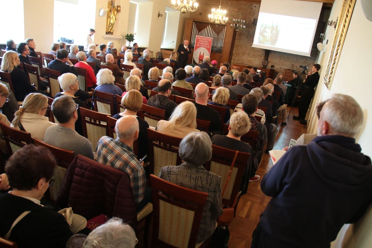Płock. Konferencja naukowa o Piastach