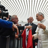 Papież z dziennikarzami 