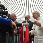 Papież z dziennikarzami 