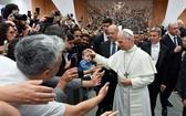 Papież z dziennikarzami 