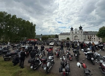 Motocykliści zjechali do Matki Bożej Tuchowskiej, by zawierzyć Jej swoje bezpieczeństwo na drodze