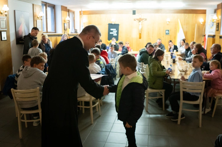 Tarnów. Przyjęcie nowych ministratów w parafii katedralnej