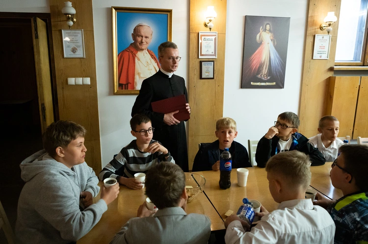 Tarnów. Przyjęcie nowych ministratów w parafii katedralnej