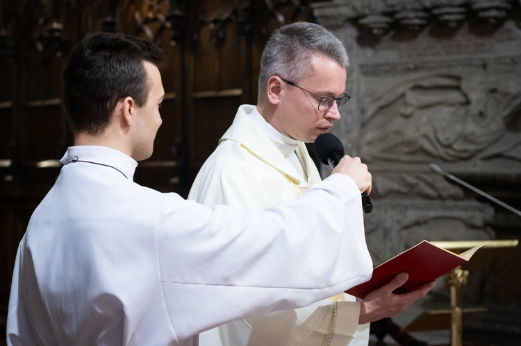 Tarnów. Przyjęcie nowych ministratów w parafii katedralnej