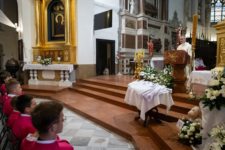 Tarnów. Przyjęcie nowych ministratów w parafii katedralnej