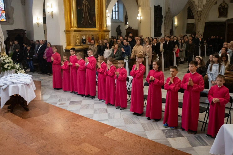 Tarnów. Przyjęcie nowych ministratów w parafii katedralnej