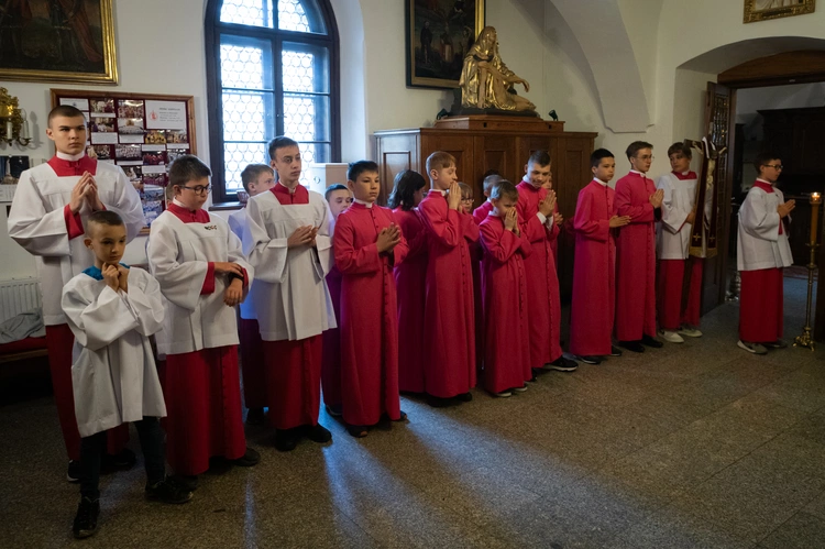 Tarnów. Przyjęcie nowych ministratów w parafii katedralnej