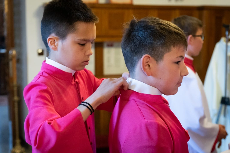 Tarnów. Przyjęcie nowych ministratów w parafii katedralnej