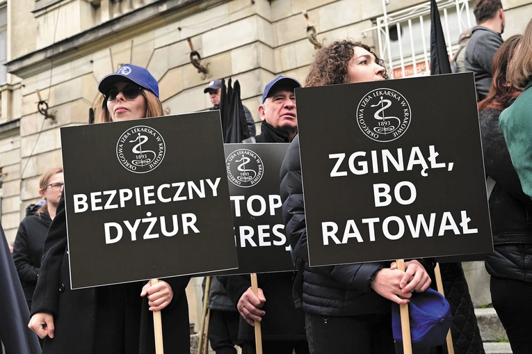 10 maja w Warszawie odbył się czarny Marsz Milczenia Medyków.