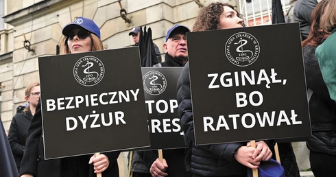 10 maja w Warszawie odbył się czarny Marsz Milczenia Medyków.