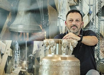 Grzegorz Klyszcz Zawodowo zajmuje się zawieszeniem i napędem dzwonów. Szef firmy „Rduch bells & clocks” z Rydułtów, współwykonawca największego kołysanego dzwonu świata, 55-tonowego „Vox Patris”, który w marcu został wysłany z Polski do Brazylii.