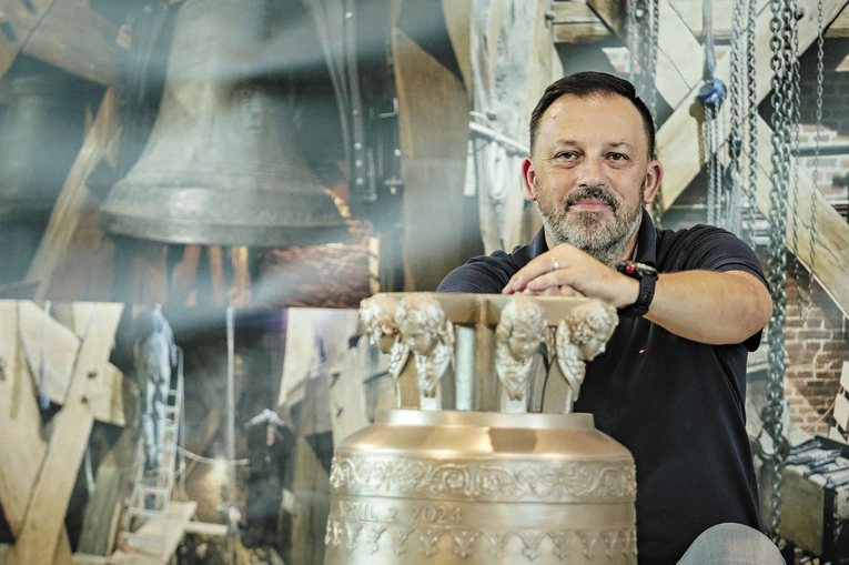 Grzegorz Klyszcz Zawodowo zajmuje się zawieszeniem i napędem dzwonów. Szef firmy „Rduch bells & clocks” z Rydułtów, współwykonawca największego kołysanego dzwonu świata, 55-tonowego „Vox Patris”, który w marcu został wysłany z Polski do Brazylii.