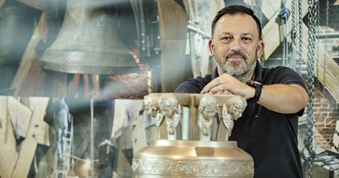 Grzegorz Klyszcz Zawodowo zajmuje się zawieszeniem i napędem dzwonów. Szef firmy „Rduch bells & clocks” z Rydułtów, współwykonawca największego kołysanego dzwonu świata, 55-tonowego „Vox Patris”, który w marcu został wysłany z Polski do Brazylii.