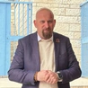 Anton Asfar Palestyńczyk. Od 2022 roku sekretarz generalny Caritas Jerusalem. Ekspert w dziedzinie przedsiębiorczości społecznej i działacz na rzecz praw człowieka.
