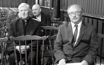 Jacek Okoń podczas wernisażu jego wystawy „Szczęść Boże! Pobożność górników śląskich” w Muzeum Górnictwa Węglowego; z lewej ks. inf. Paweł Pyrchała.