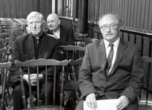 Jacek Okoń podczas wernisażu jego wystawy „Szczęść Boże! Pobożność górników śląskich” w Muzeum Górnictwa Węglowego; z lewej ks. inf. Paweł Pyrchała.