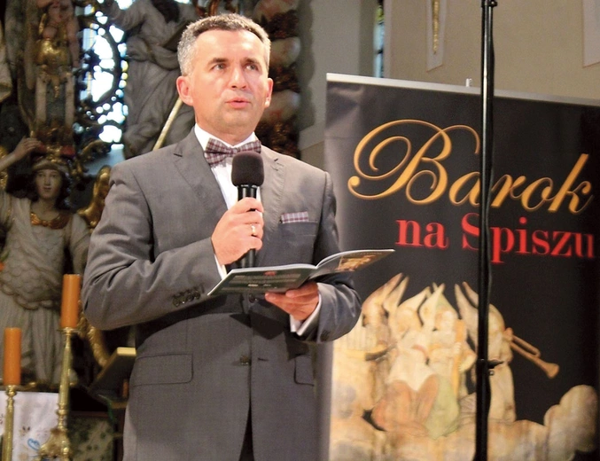 Dzięki prowadzonemu przez R. Monitę Festiwalowi „Barok na Spiszu” nie tylko rozbrzmiewa muzyka dawna, lecz także odbywają się wykłady.