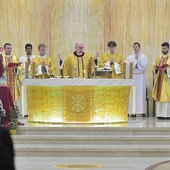  Mszy św. dziękczynnej przewodniczył bp Janusz Ostrowski. – Dziękujemy Bogu za powołania. Dziękujemy tym, którzy troszczą się o seminarium – podkreślał.