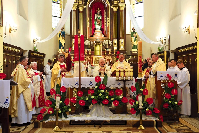 Biskup Frankowski zachęcał wiernych, by żyli pięknem Ewangelii i odważnie  brali odpowiedzialność  za Kościół oraz ojczyznę.