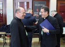 Spotkanie osób zaangażowanych w obronę małoletnich z udziałem sekretarza Papieskiej Komisji ds. Ochrony Małoletnich