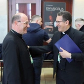 Spotkanie osób zaangażowanych w obronę małoletnich z udziałem sekretarza Papieskiej Komisji ds. Ochrony Małoletnich
