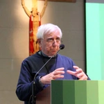 Spotkanie osób zaangażowanych w obronę małoletnich z udziałem sekretarza Papieskiej Komisji ds. Ochrony Małoletnich