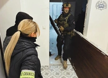 Śląskie. Policja rozbiła gang handlujący narkotykami i przemycający migrantów