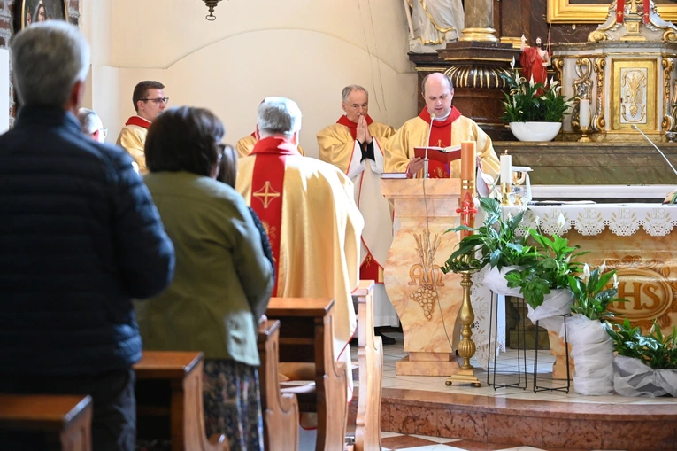 Eucharystia w 30-lecie Katolickiego Ośrodka Adopcyjnego i Opiekuńczego