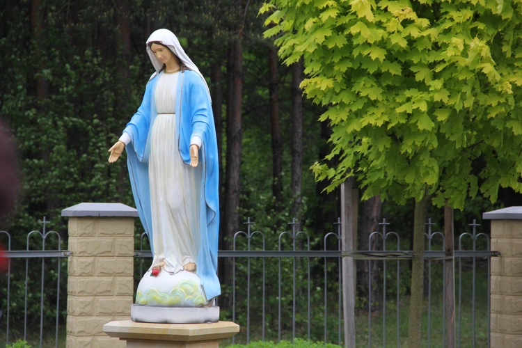 Matka Boża od mieszkańców, św. Józef od proboszcza