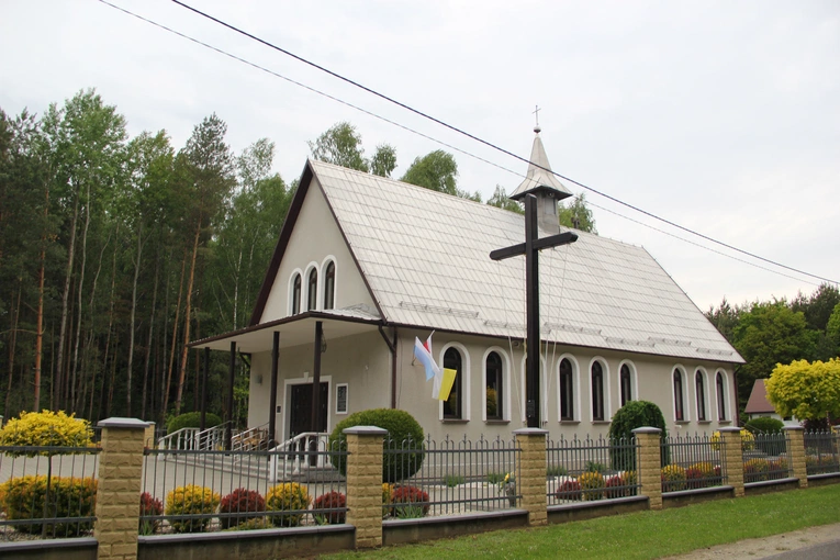 Podlesie Machowskie. Poświęcenie figur Matki Bożej i św. Józefa